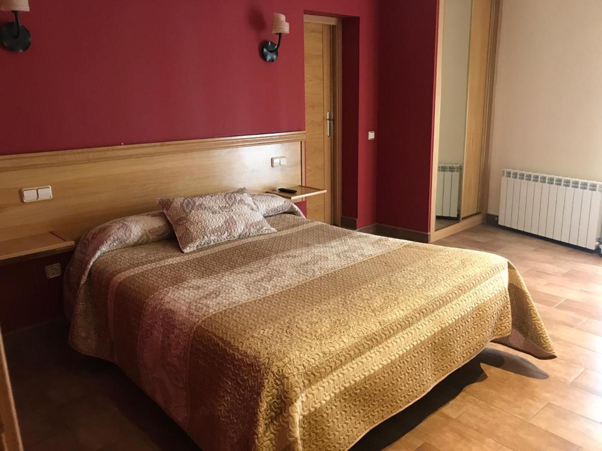 בורגונדו Hotel Rural El Alberche מראה חיצוני תמונה
